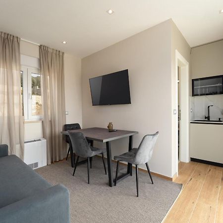Larum Apartmens Vrsar Bagian luar foto