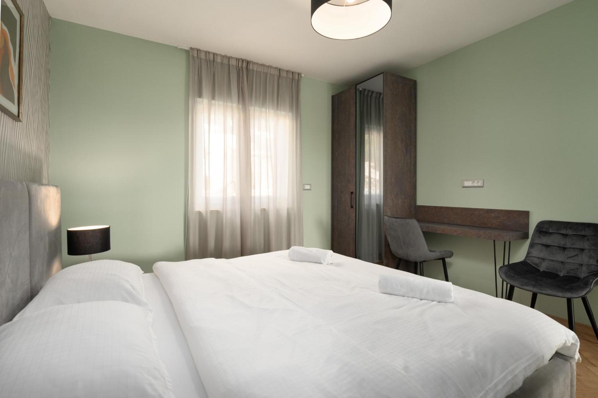 Larum Apartmens Vrsar Bagian luar foto