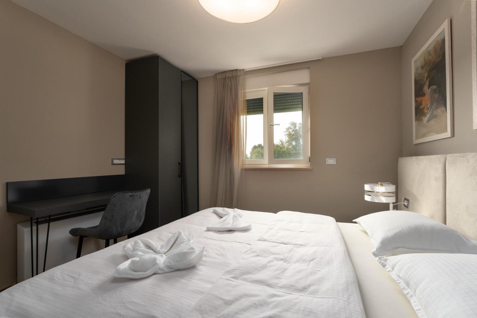 Larum Apartmens Vrsar Bagian luar foto