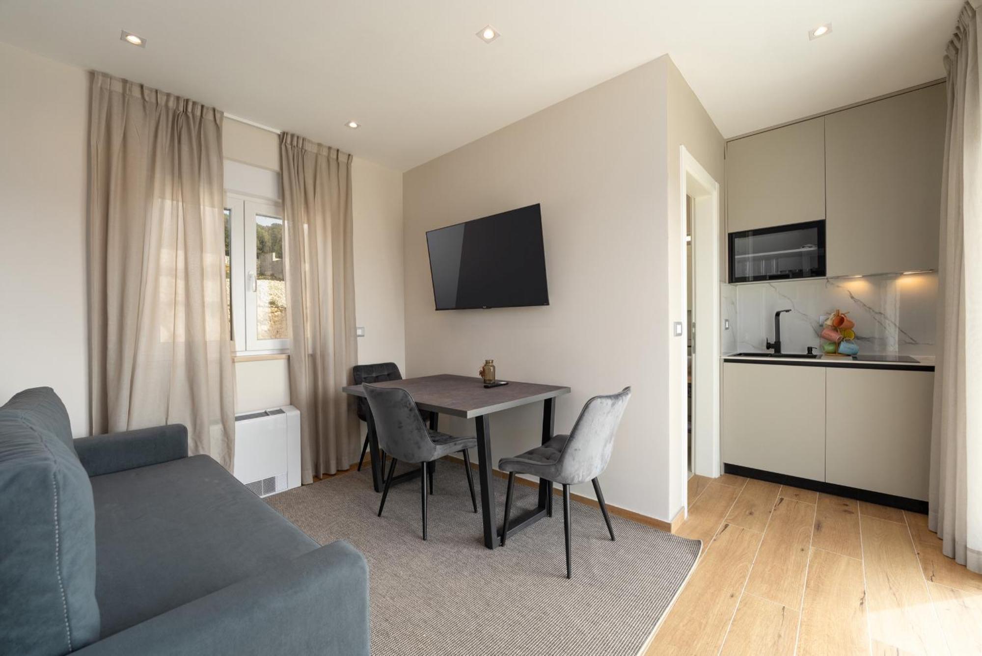 Larum Apartmens Vrsar Bagian luar foto