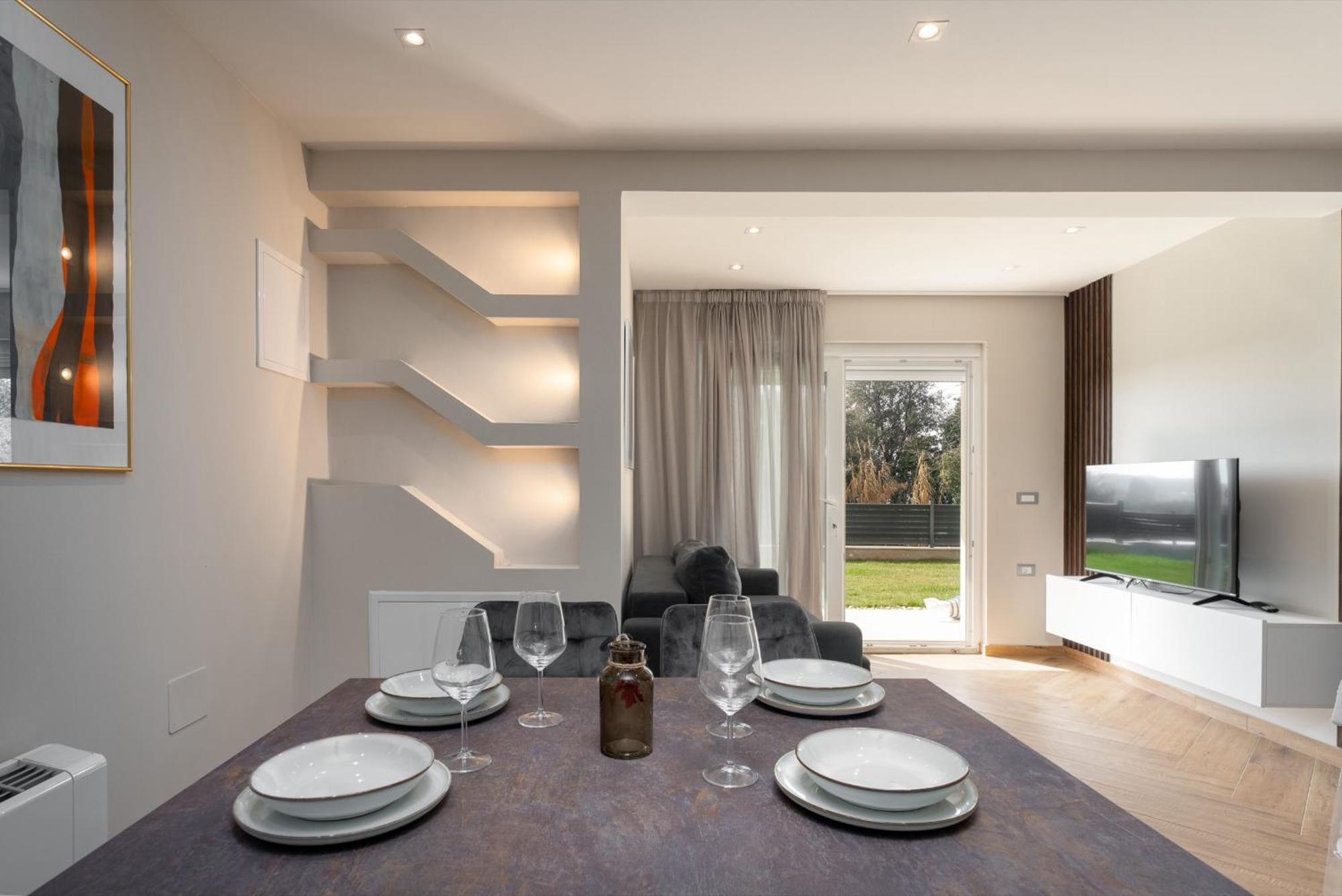 Larum Apartmens Vrsar Bagian luar foto