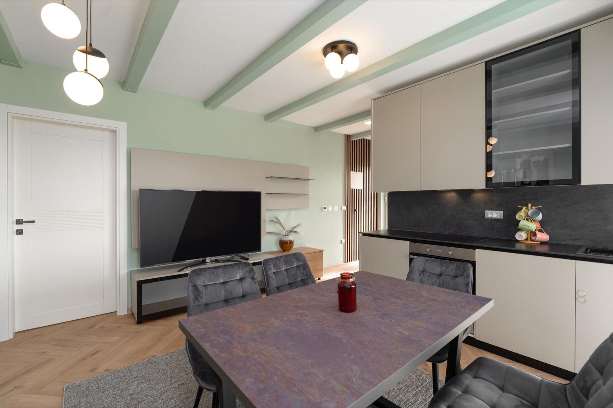 Larum Apartmens Vrsar Bagian luar foto