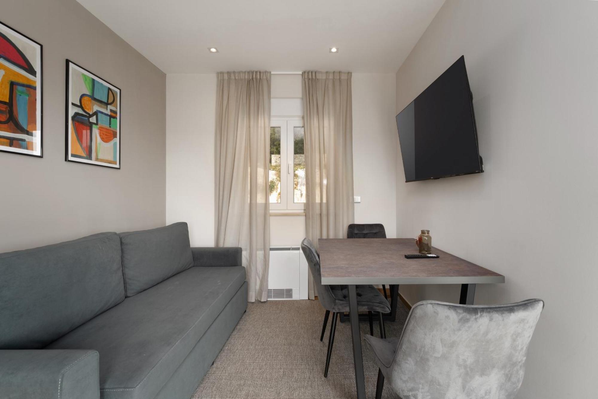 Larum Apartmens Vrsar Bagian luar foto