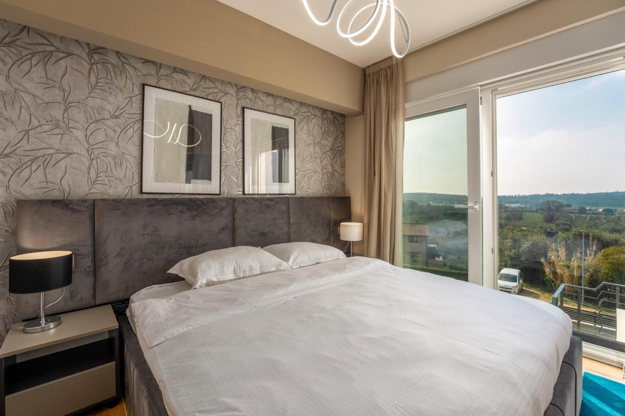 Larum Apartmens Vrsar Bagian luar foto