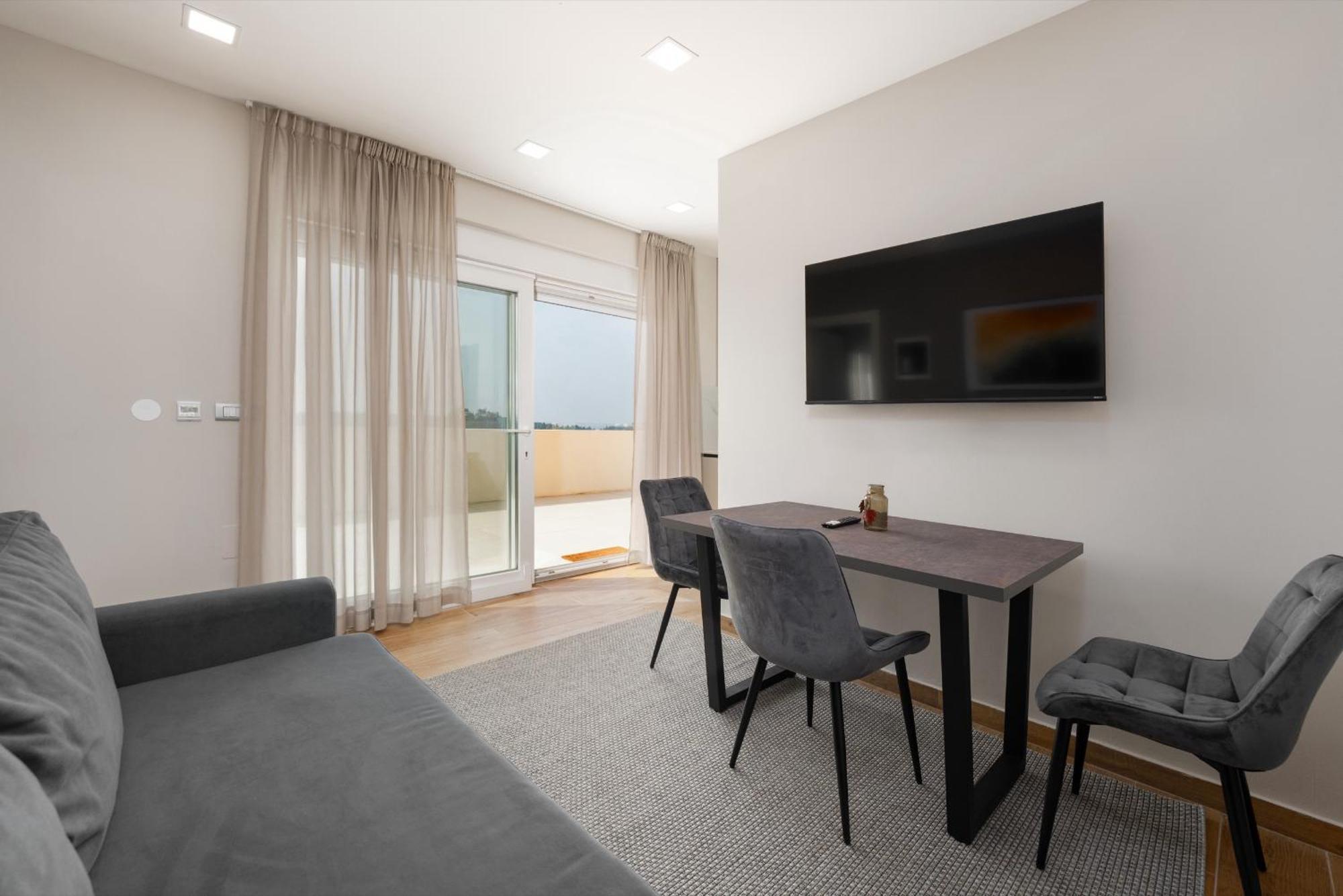 Larum Apartmens Vrsar Bagian luar foto