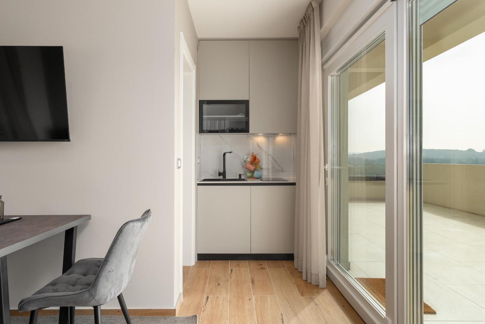 Larum Apartmens Vrsar Bagian luar foto