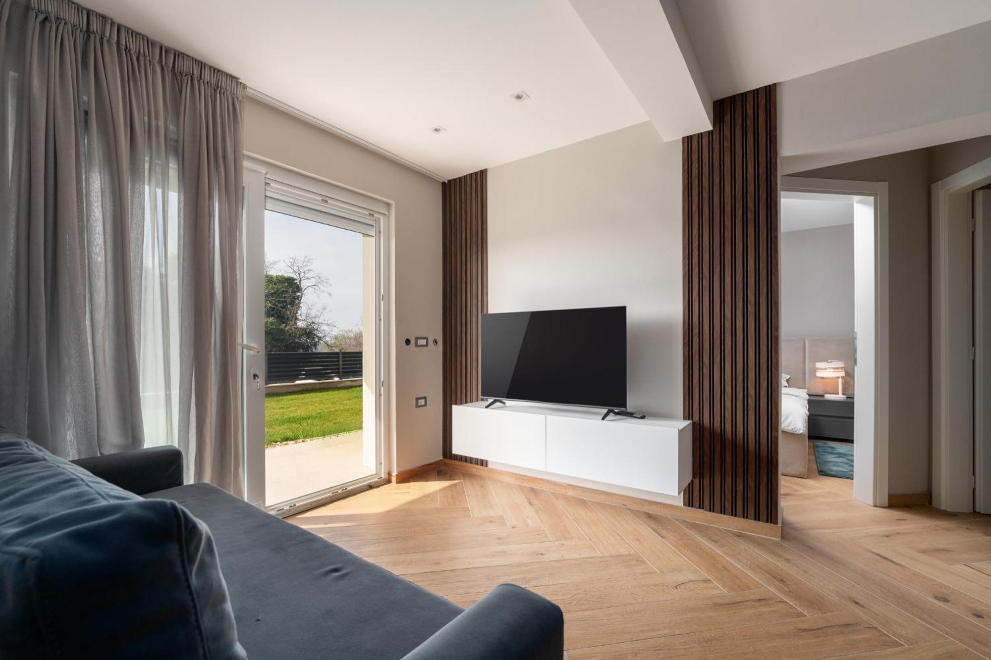 Larum Apartmens Vrsar Bagian luar foto
