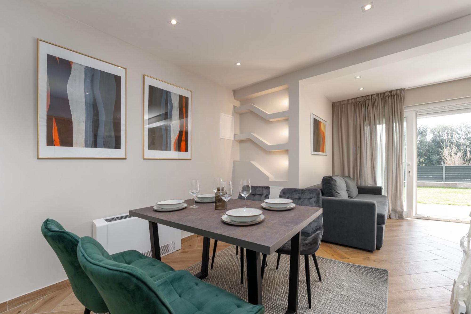 Larum Apartmens Vrsar Bagian luar foto