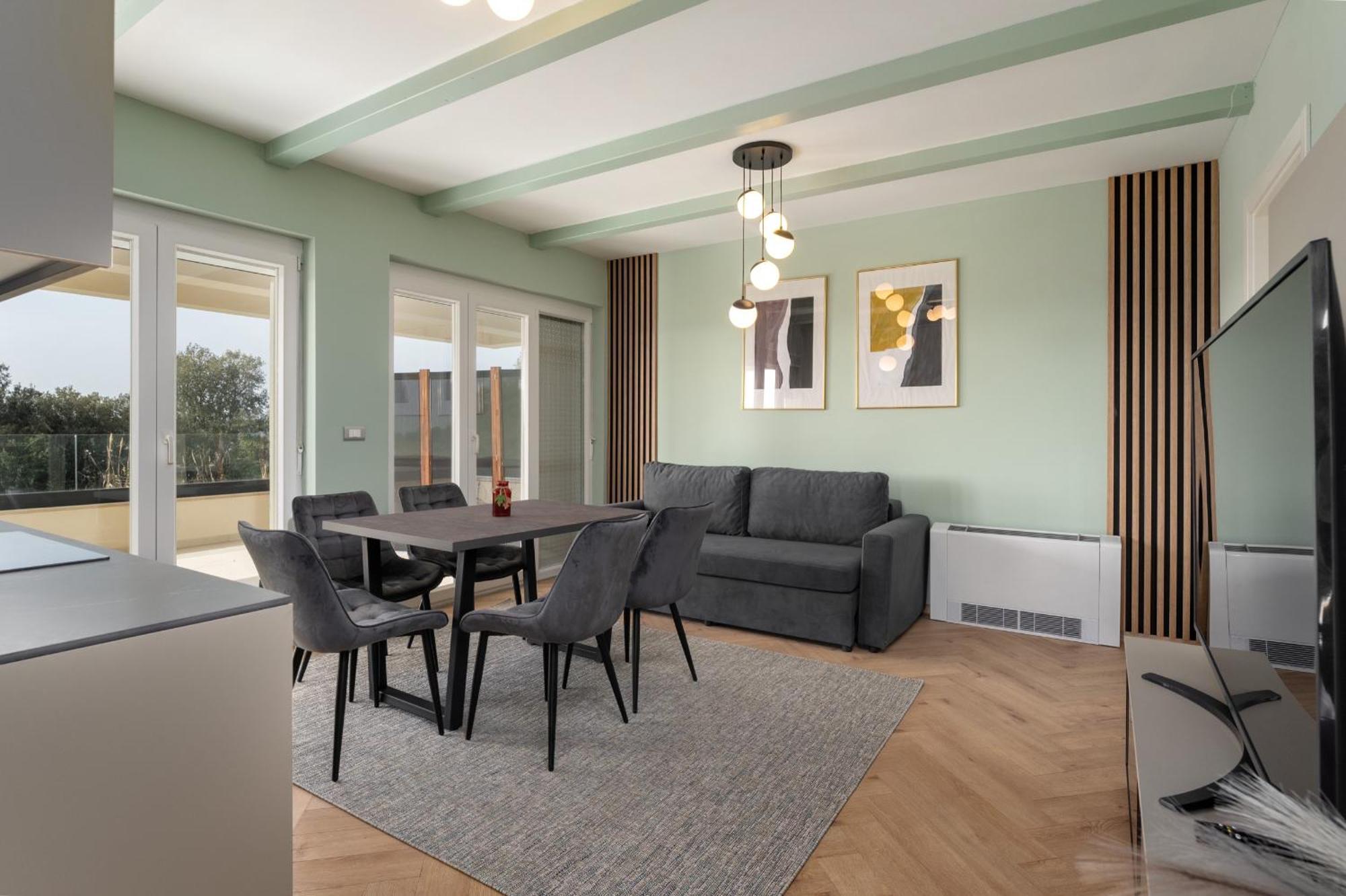 Larum Apartmens Vrsar Bagian luar foto