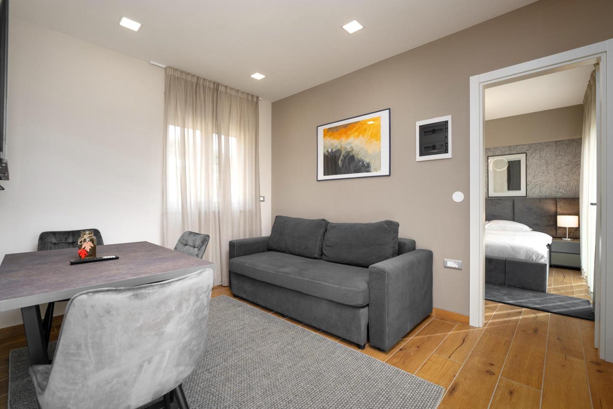 Larum Apartmens Vrsar Bagian luar foto