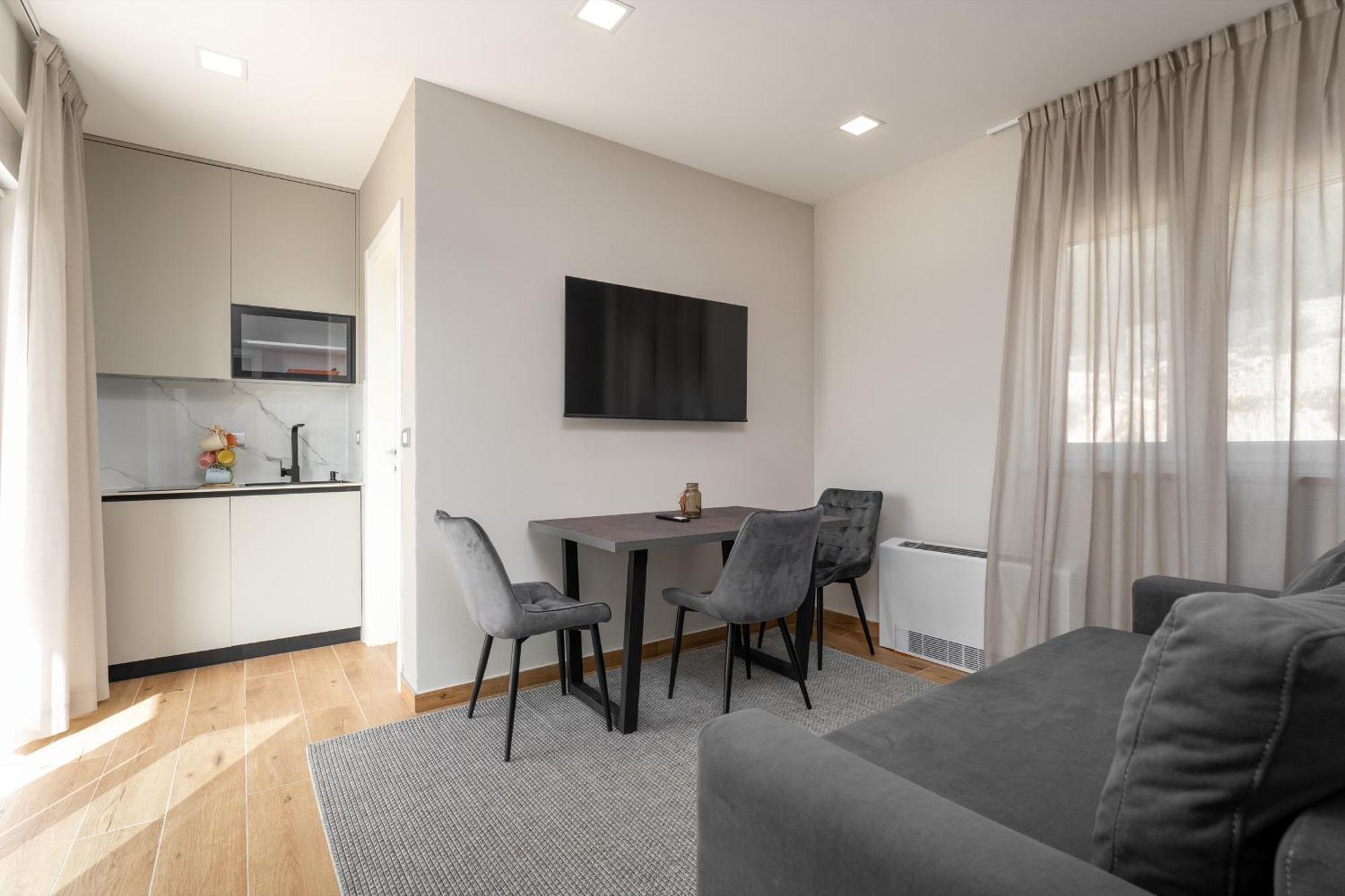 Larum Apartmens Vrsar Bagian luar foto