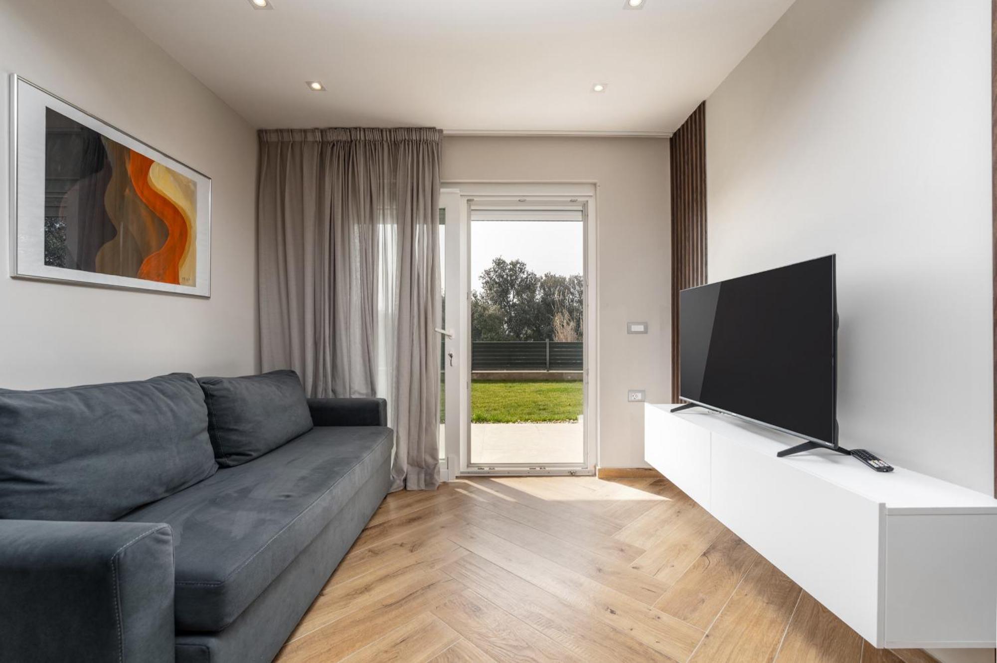 Larum Apartmens Vrsar Bagian luar foto