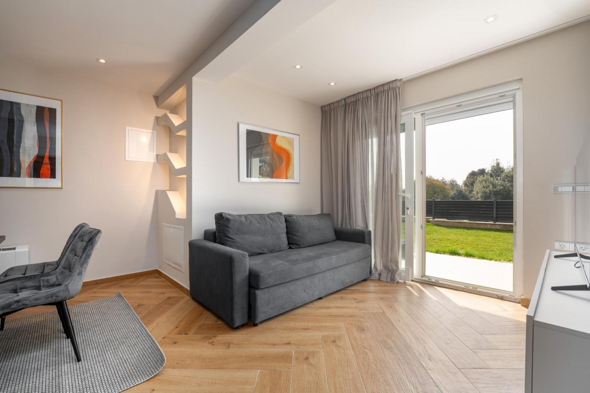 Larum Apartmens Vrsar Bagian luar foto