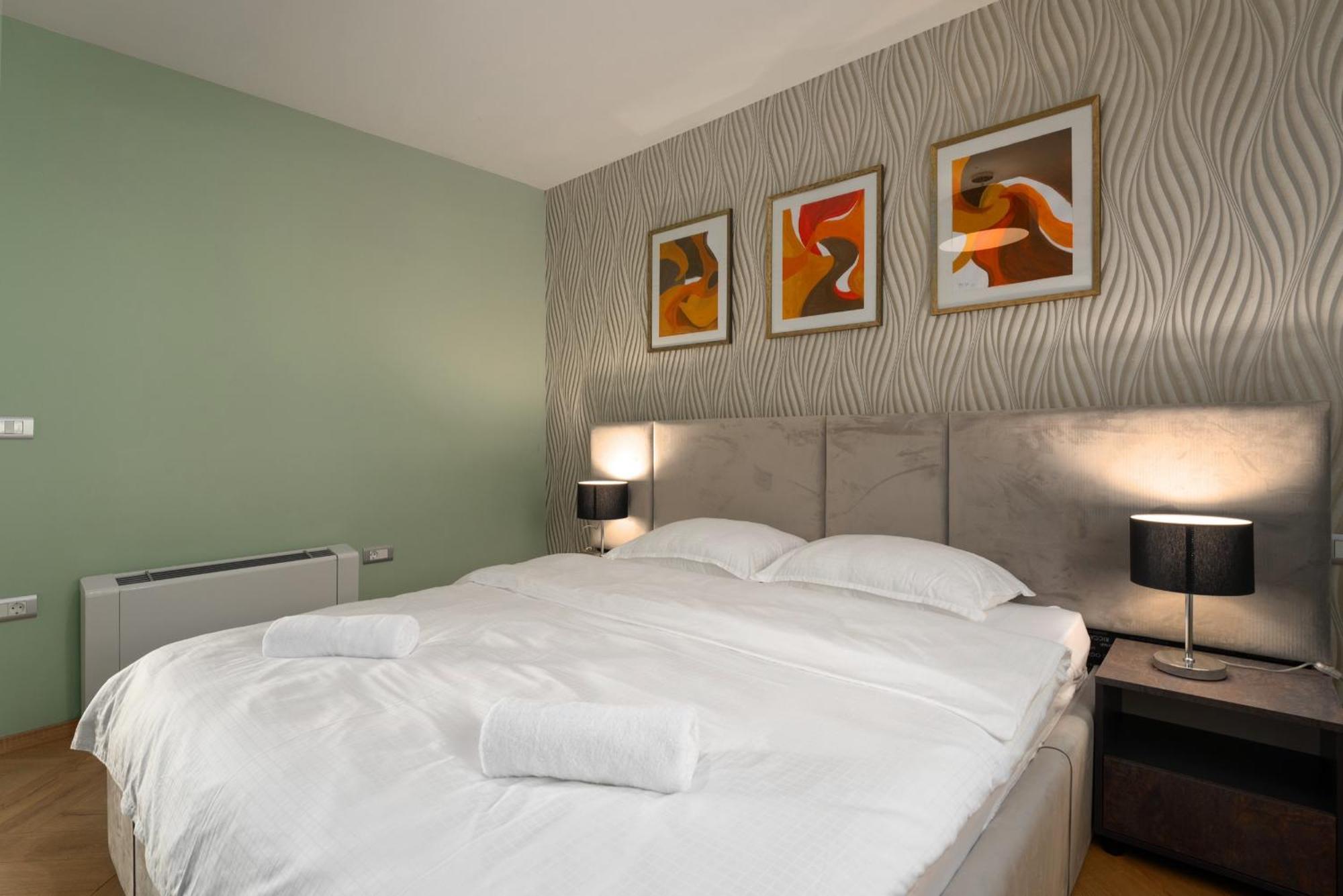 Larum Apartmens Vrsar Bagian luar foto