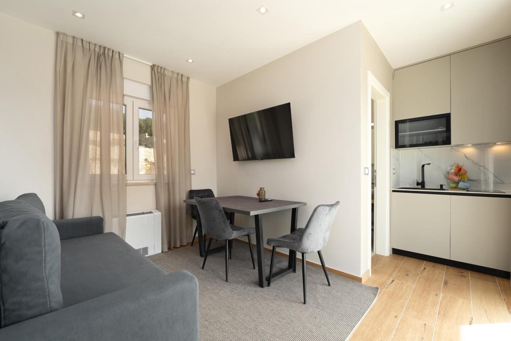 Larum Apartmens Vrsar Bagian luar foto