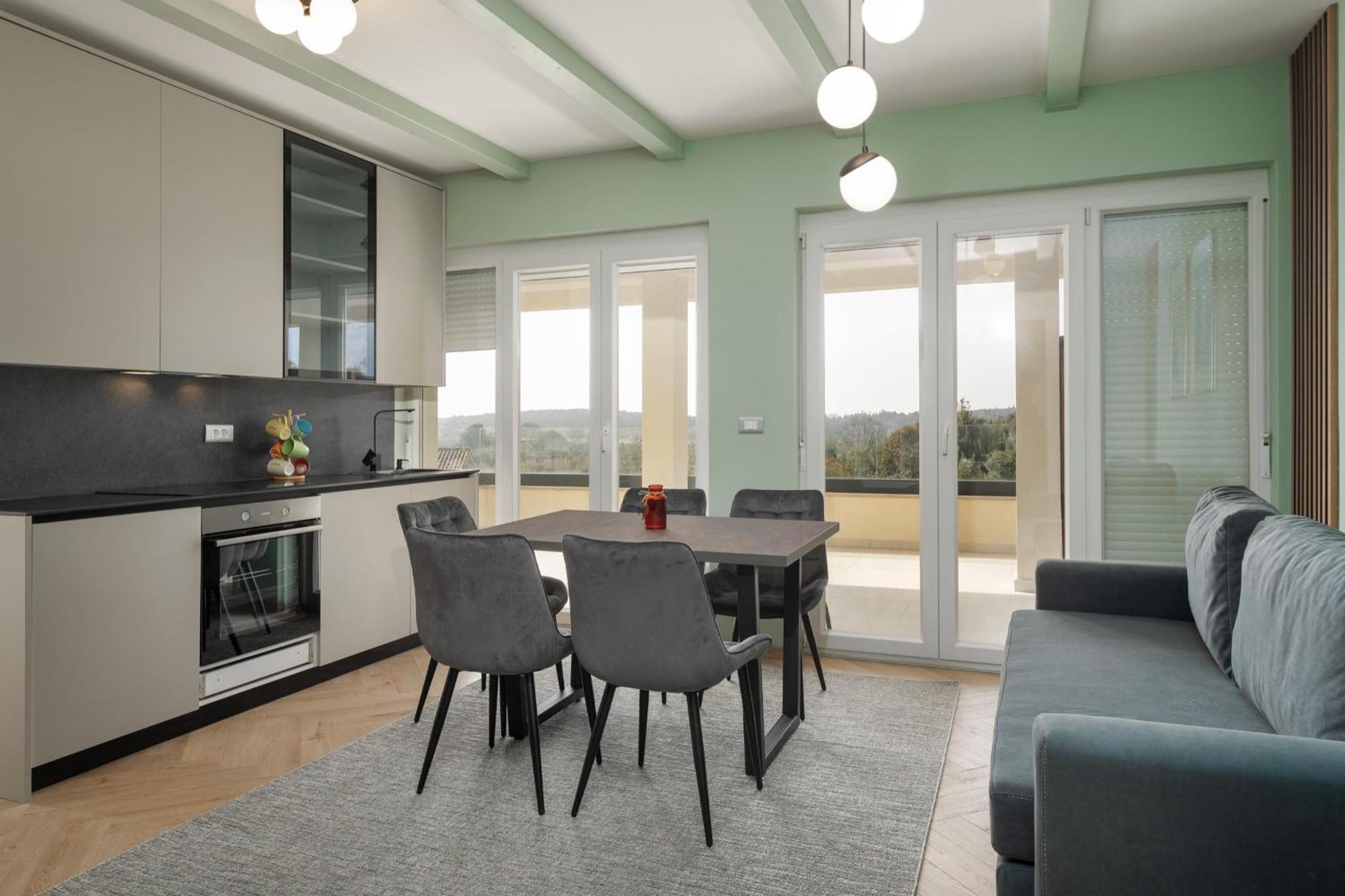 Larum Apartmens Vrsar Bagian luar foto