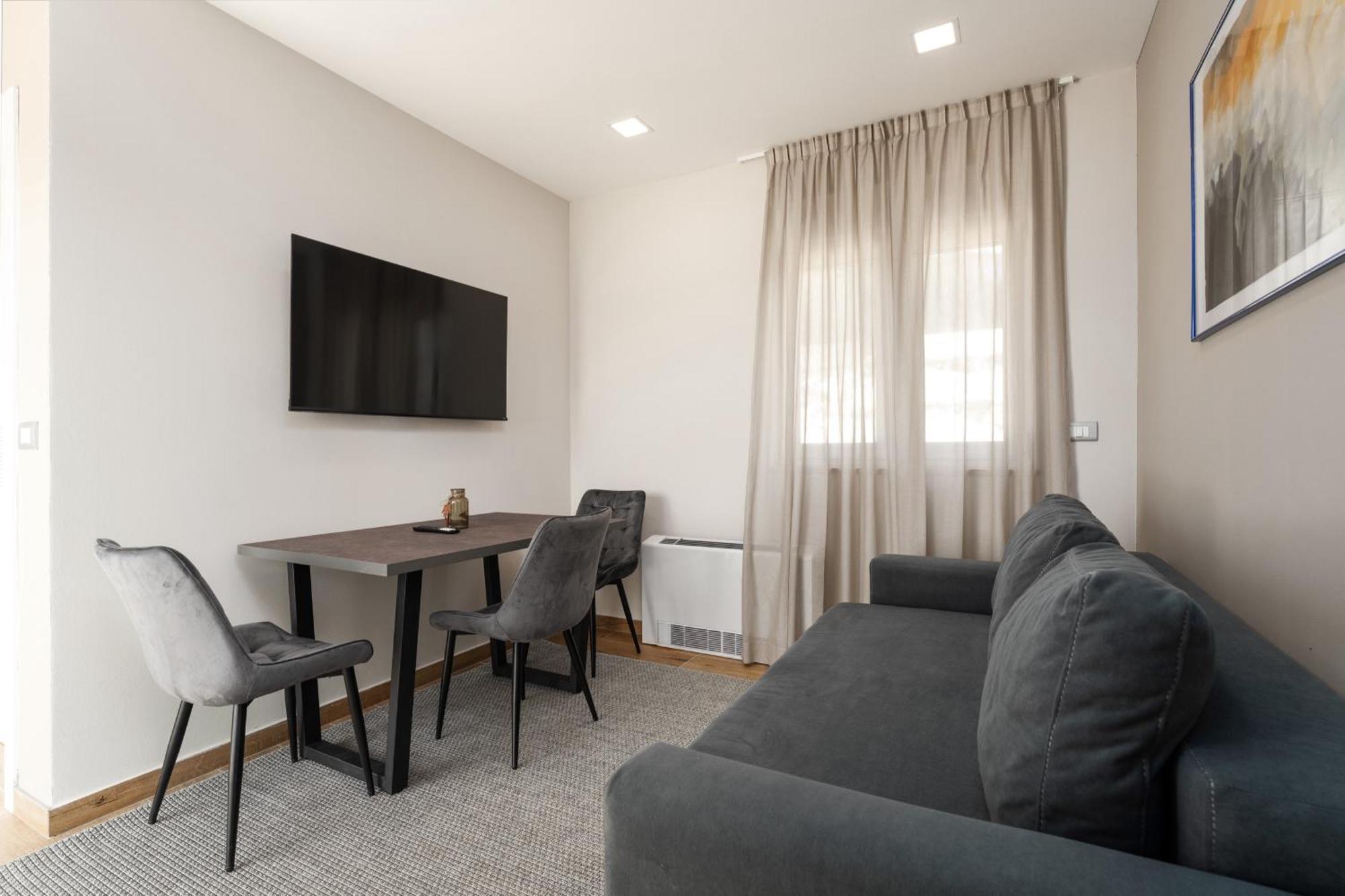 Larum Apartmens Vrsar Bagian luar foto