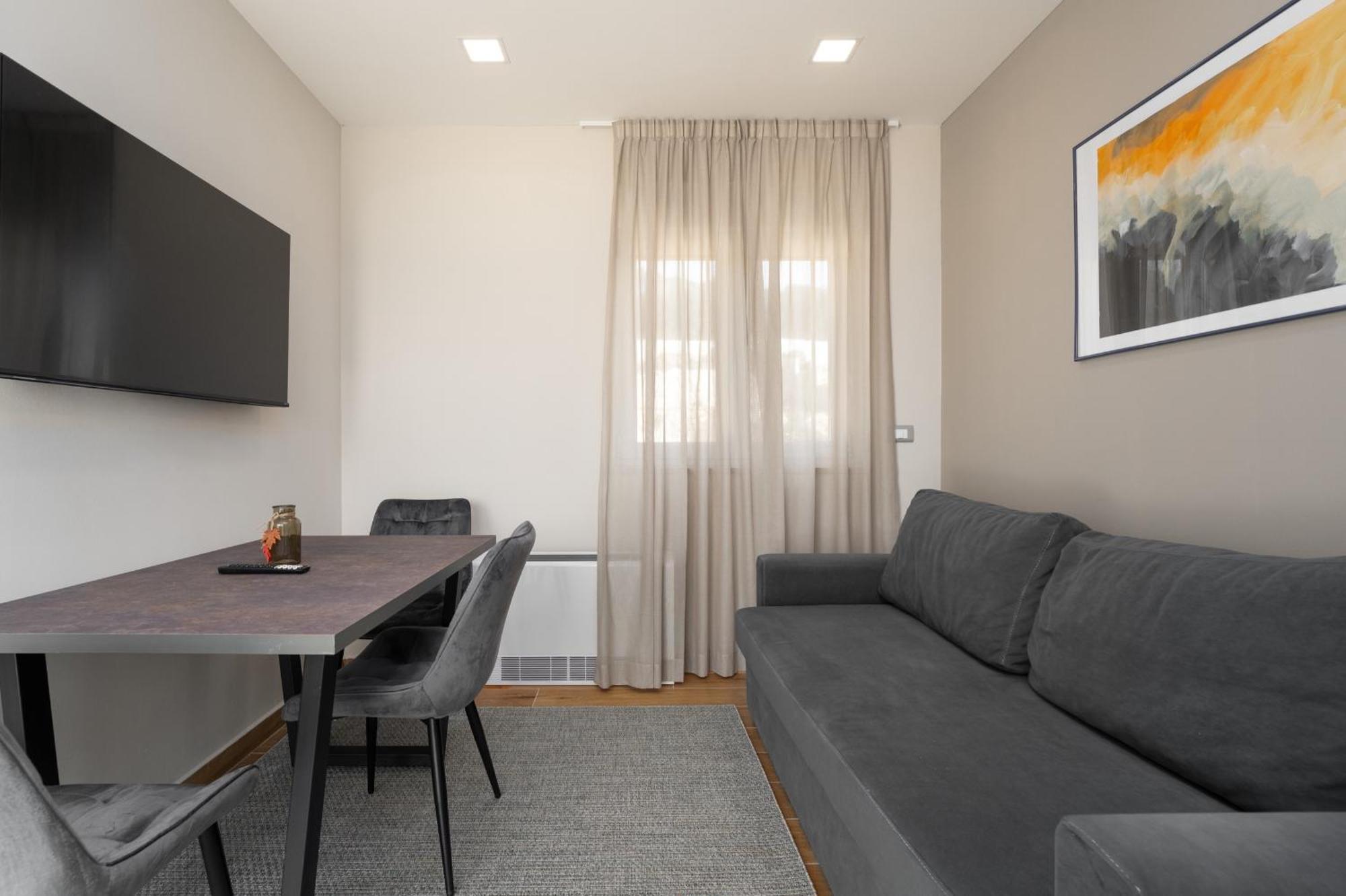 Larum Apartmens Vrsar Bagian luar foto