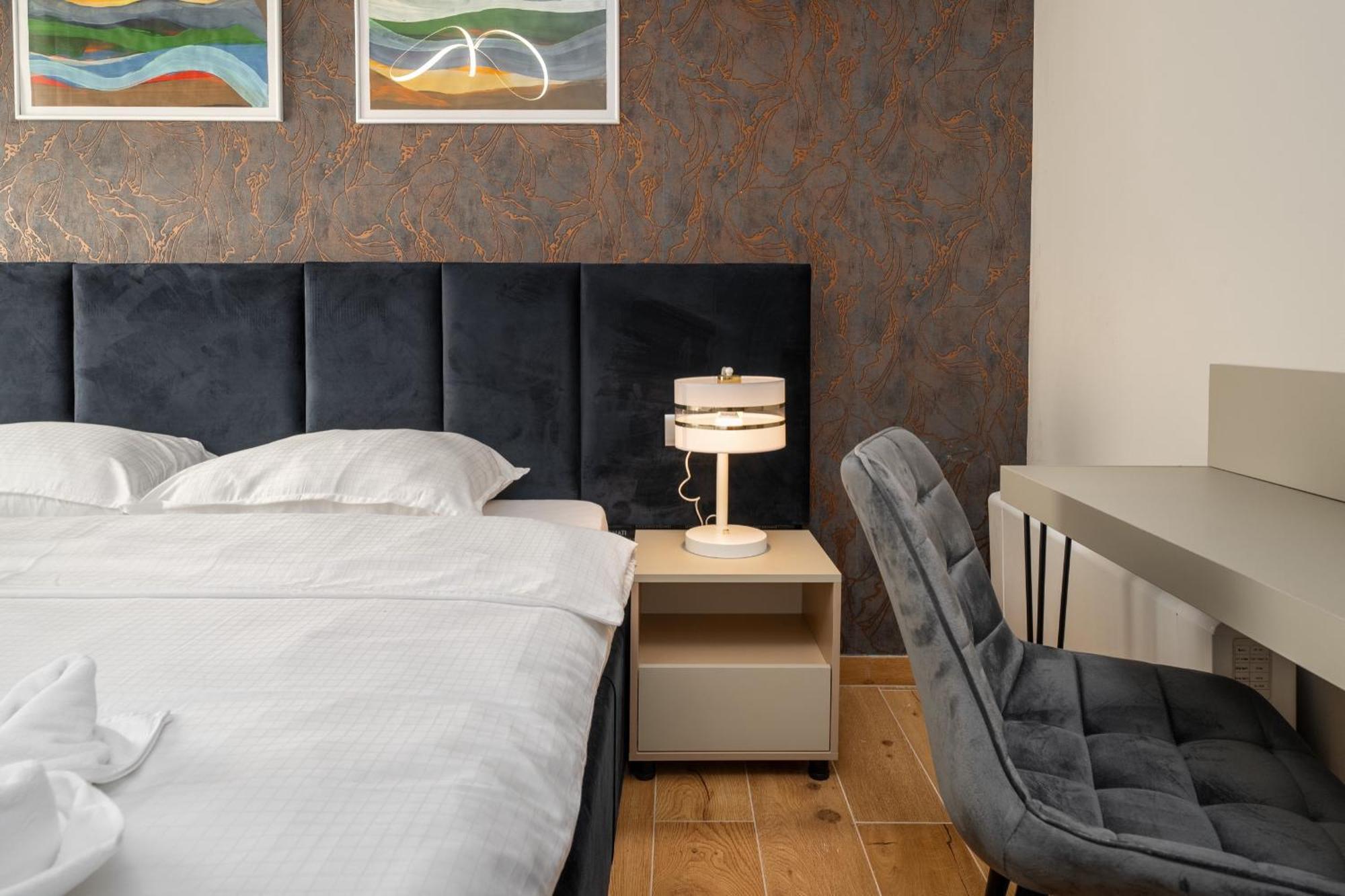 Larum Apartmens Vrsar Bagian luar foto