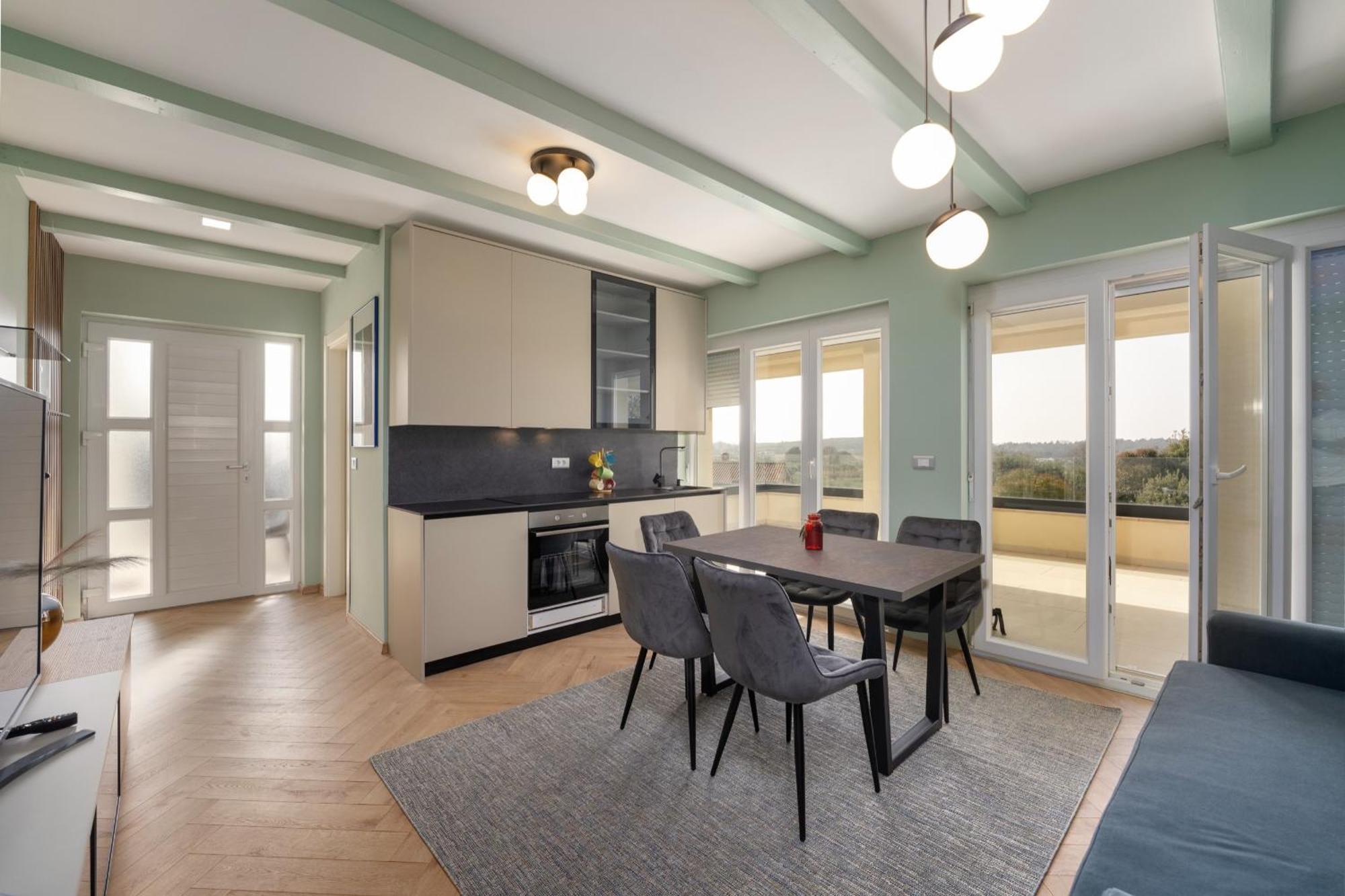 Larum Apartmens Vrsar Bagian luar foto