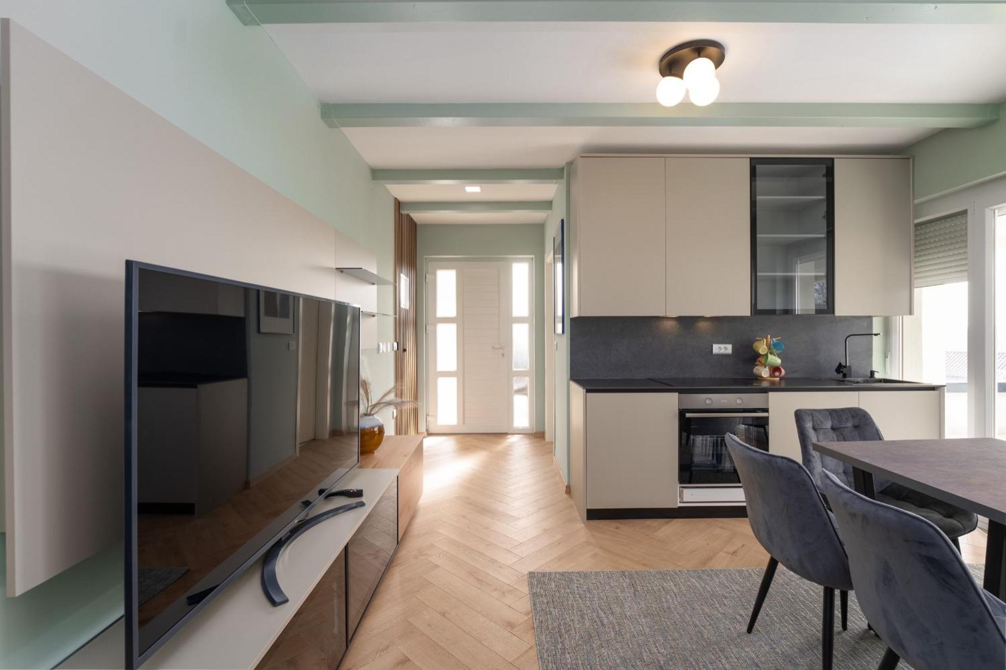 Larum Apartmens Vrsar Bagian luar foto