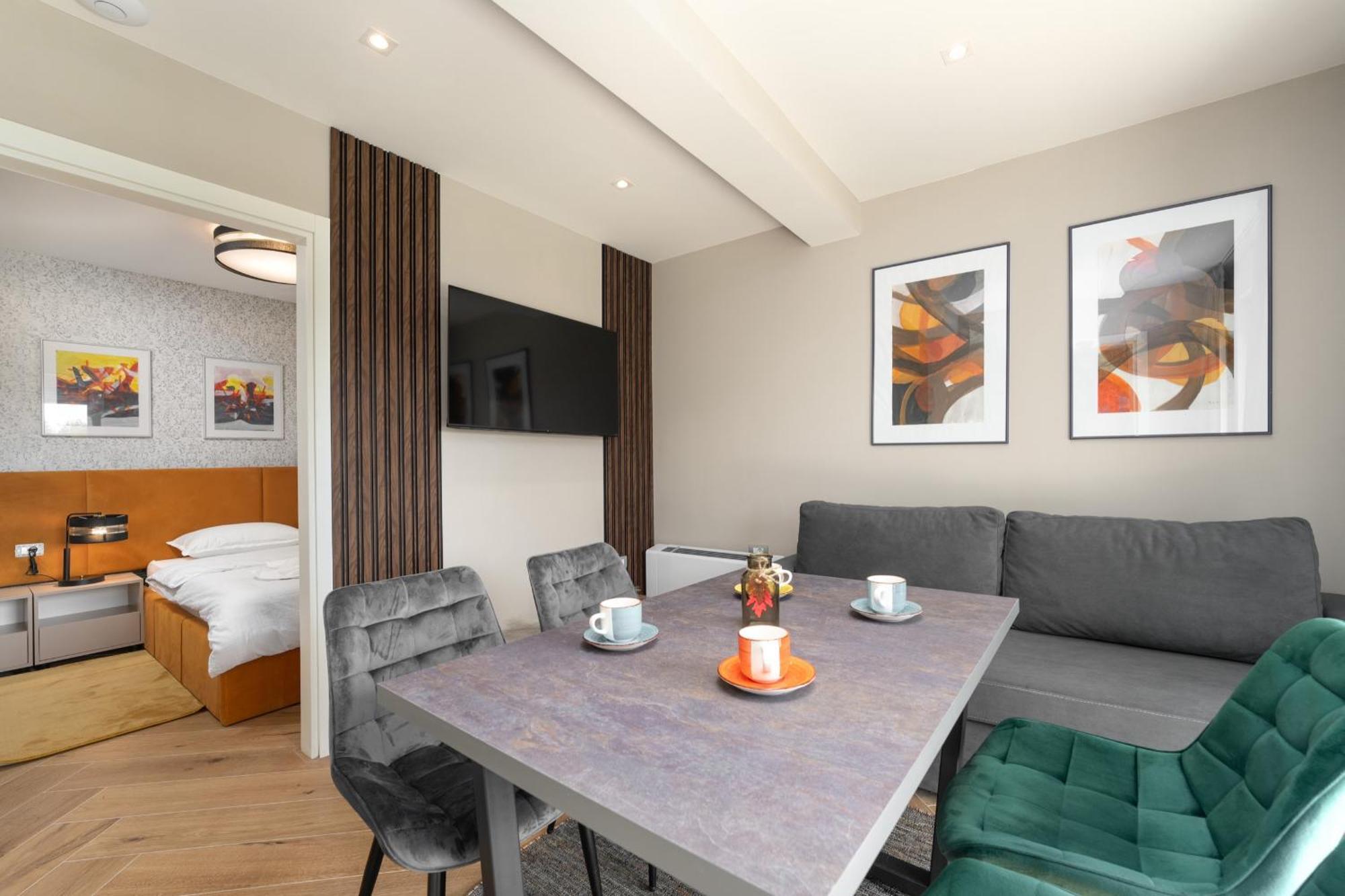 Larum Apartmens Vrsar Bagian luar foto