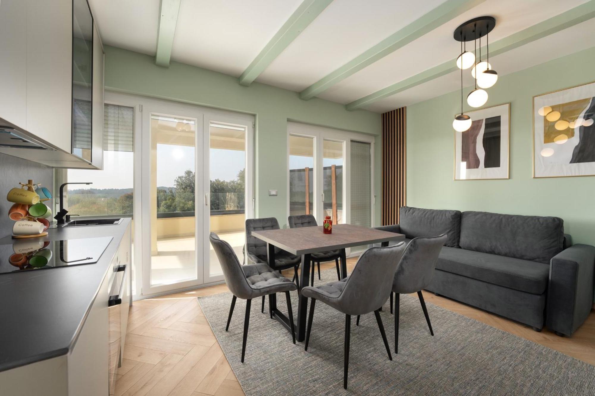 Larum Apartmens Vrsar Bagian luar foto